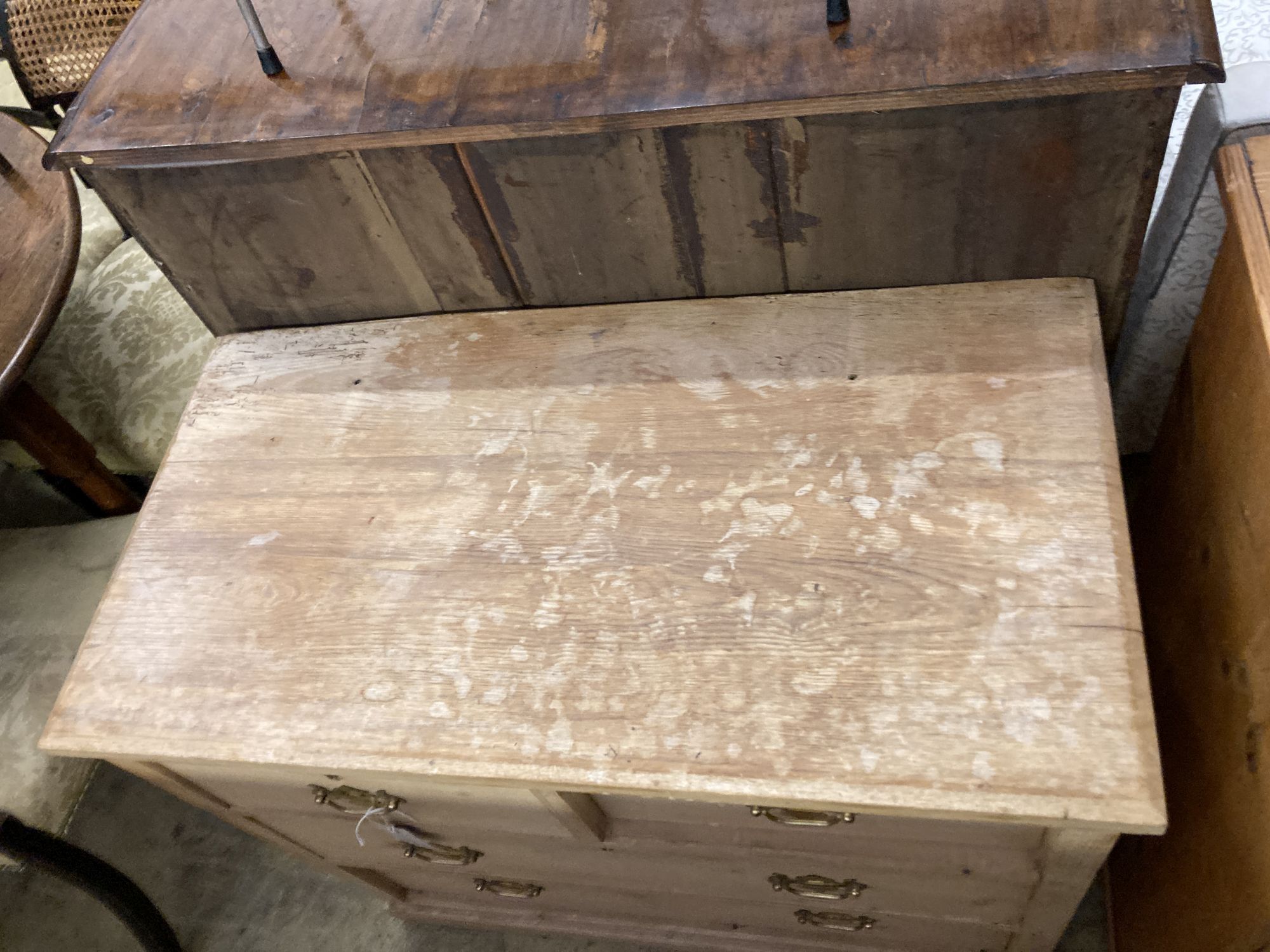 A small Victorian pine chest of drawers, width 84cm, depth 45cm, height 74cm